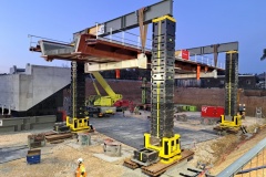JS-250-jack-up-raises-the-bridge-deck