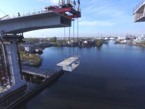 balanced cantilever bridge construction using strand jacks