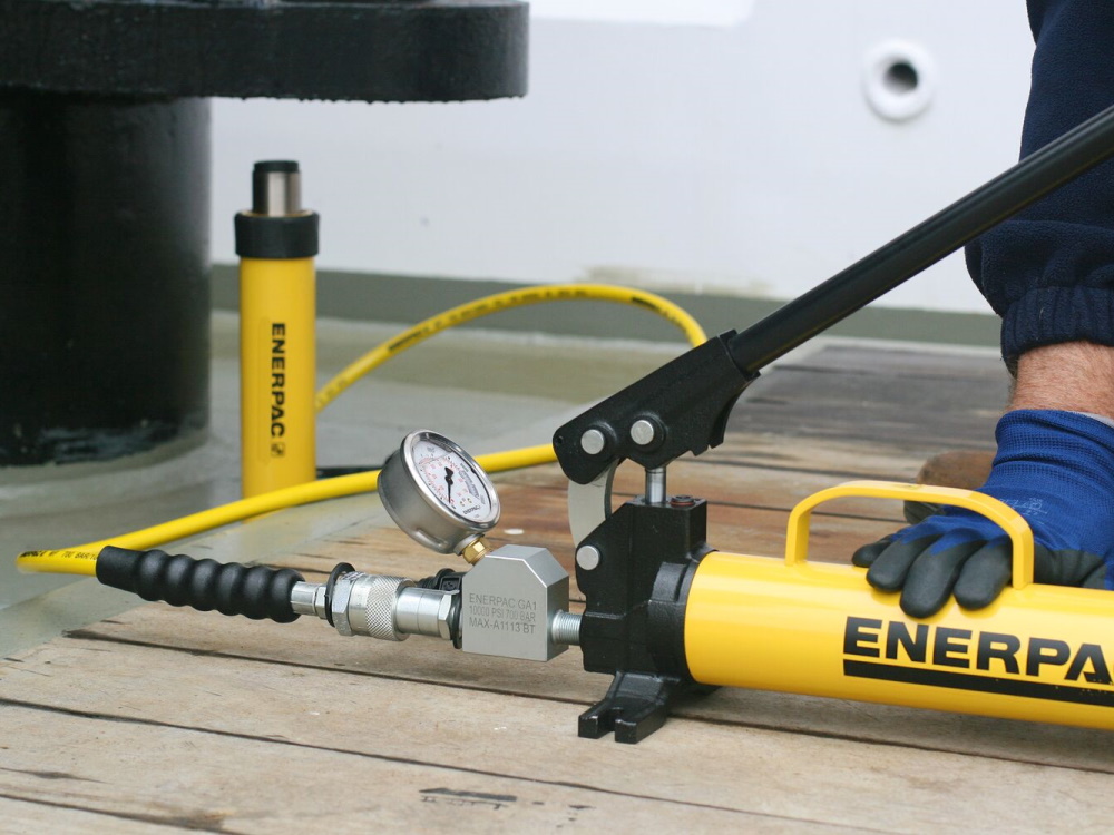 Single vs 2 Speed Hydraulic Hand Pumps: How to Decide - Enerpac Blog