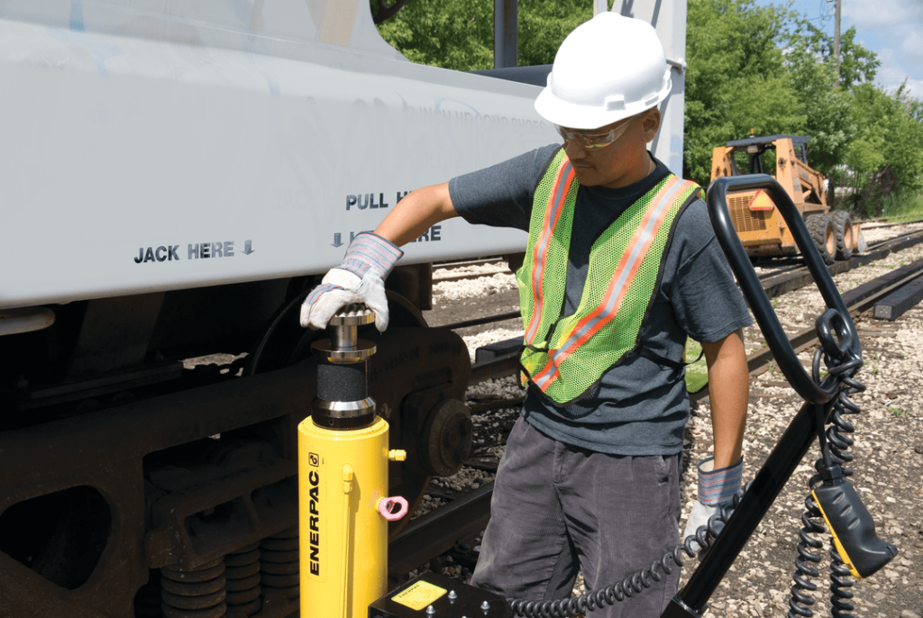 saddle adjustment on wheeled railcar jack